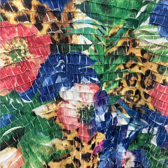 Alfred Dunner Women’s Plus 1X Tropical Floral & Leopard print Short Sleeve Top - Picture 4 of 7